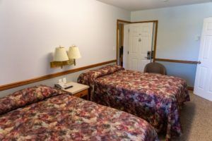 2 beds room at Peaks Lodge in Revelstoke, BC