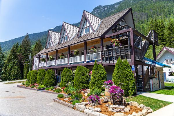 Historic Motel and gardens at Peaks Lodge Revelstoke BC